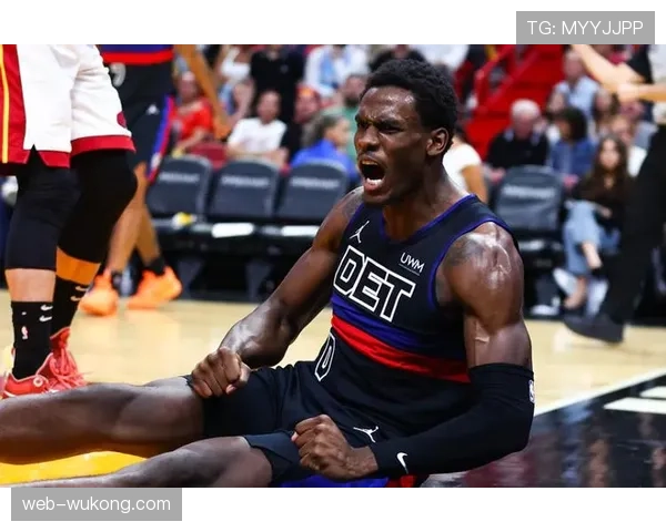 活塞内线为轴战术发挥效果，杜伦篮板统治力决定比赛走势